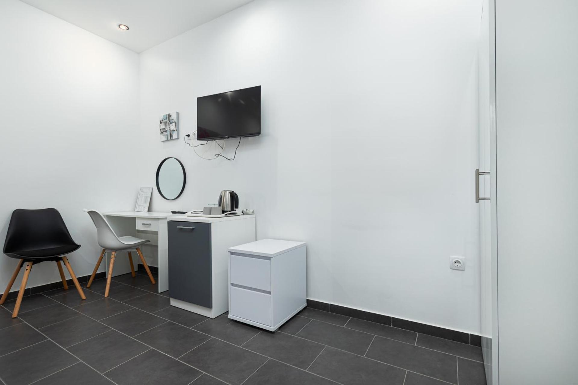 Rooms And Studio Flora โปเรช ภายนอก รูปภาพ