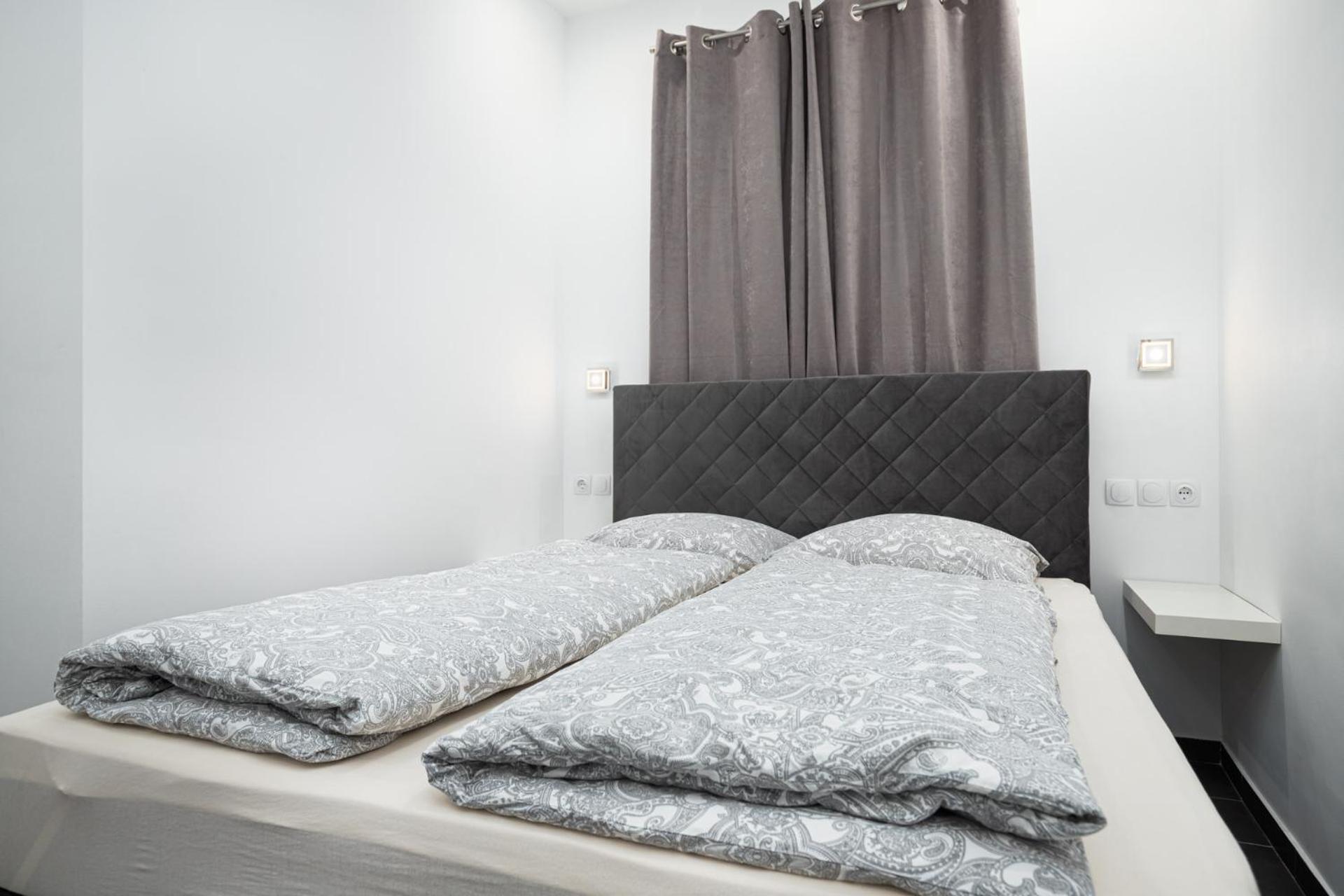 Rooms And Studio Flora โปเรช ภายนอก รูปภาพ