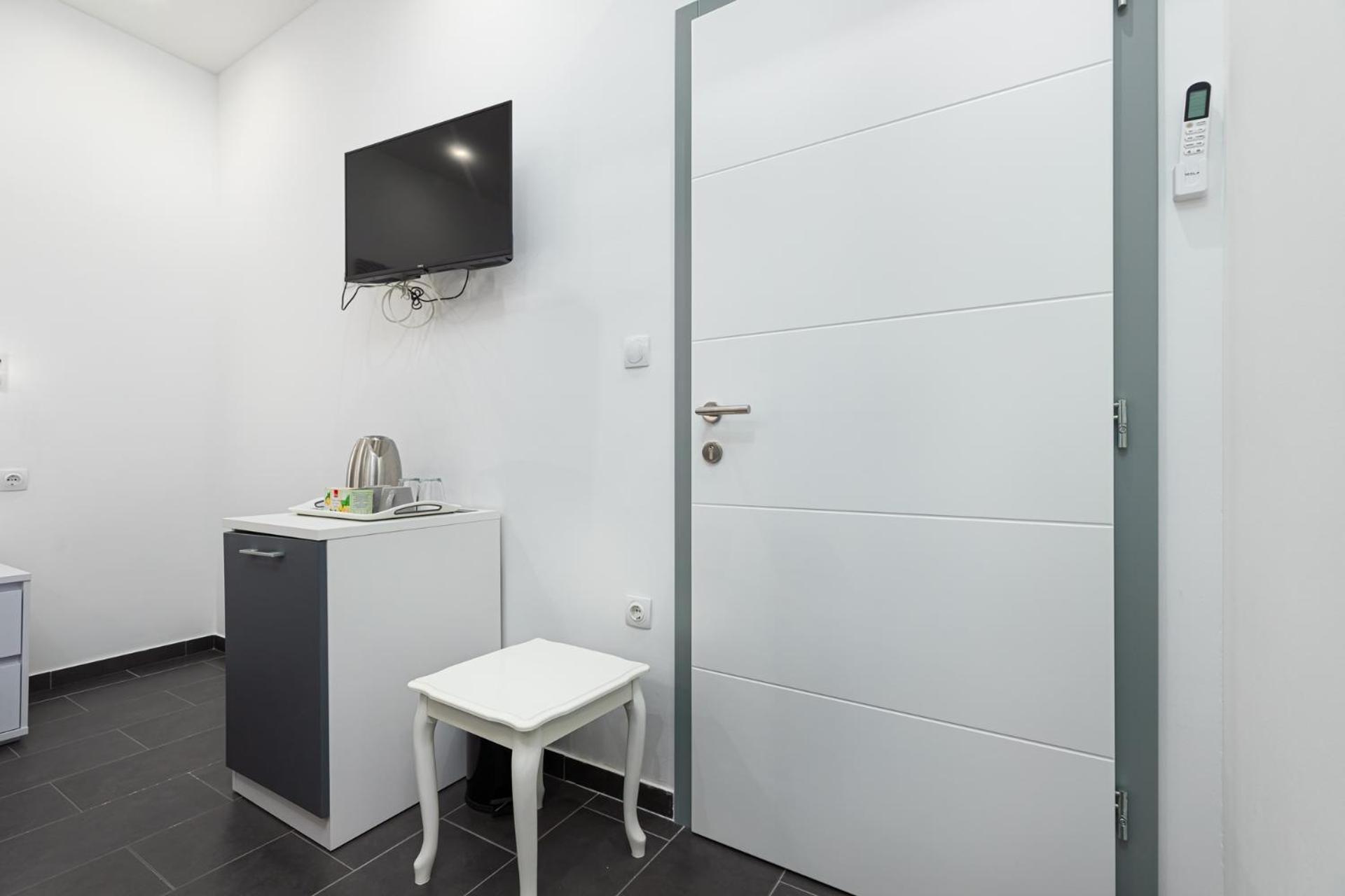 Rooms And Studio Flora โปเรช ภายนอก รูปภาพ