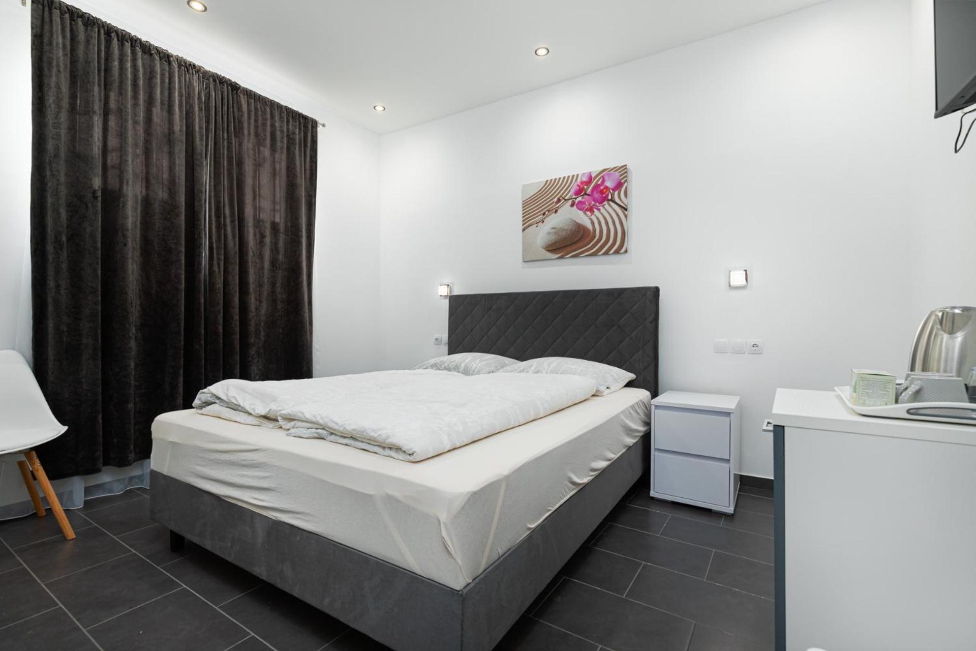 Rooms And Studio Flora โปเรช ภายนอก รูปภาพ