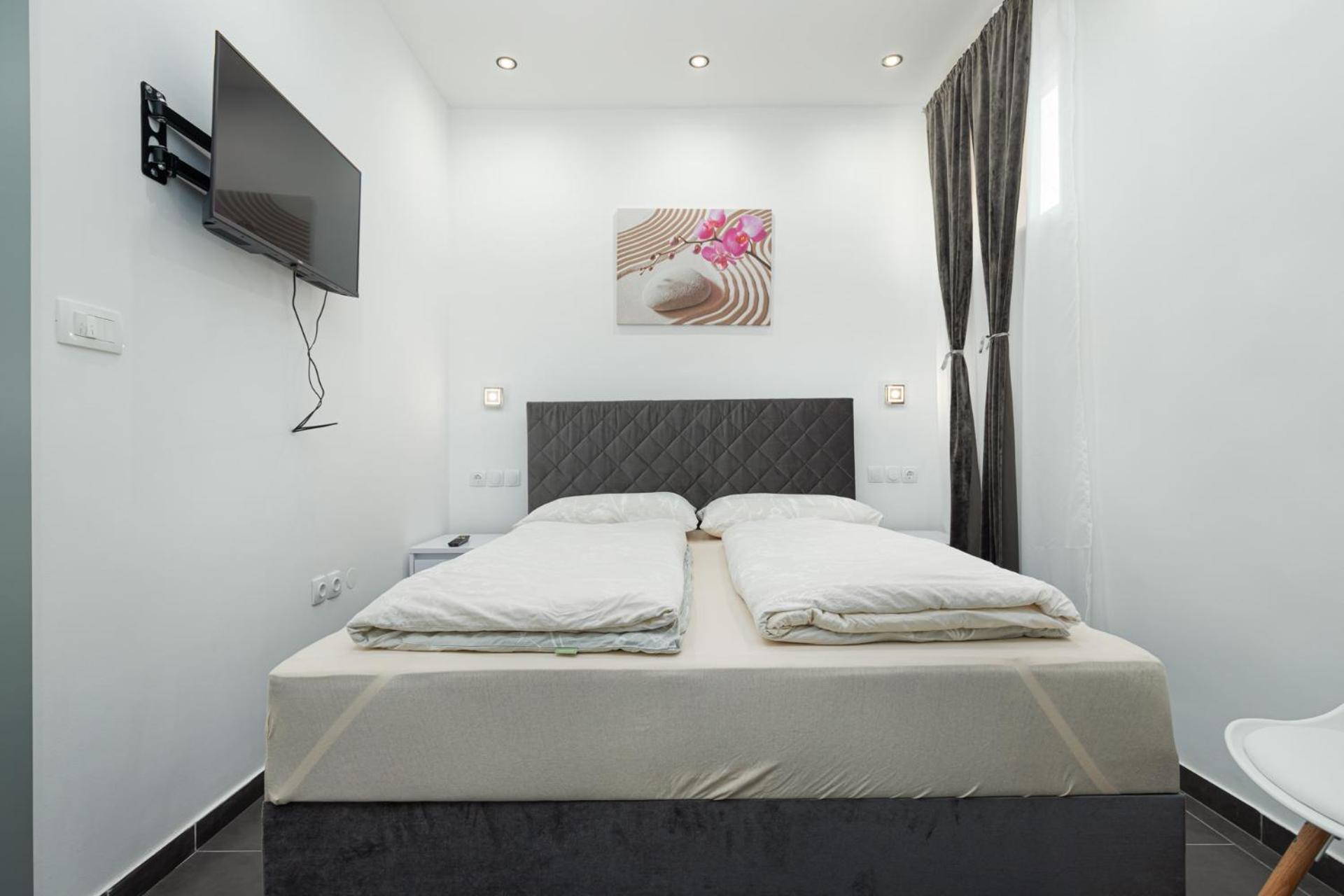 Rooms And Studio Flora โปเรช ภายนอก รูปภาพ