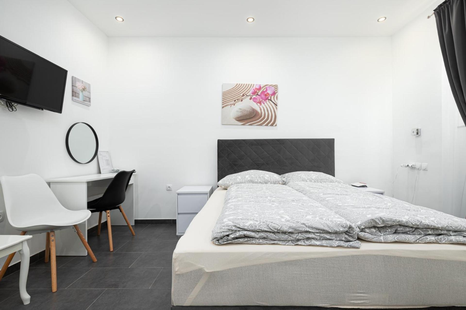 Rooms And Studio Flora โปเรช ภายนอก รูปภาพ