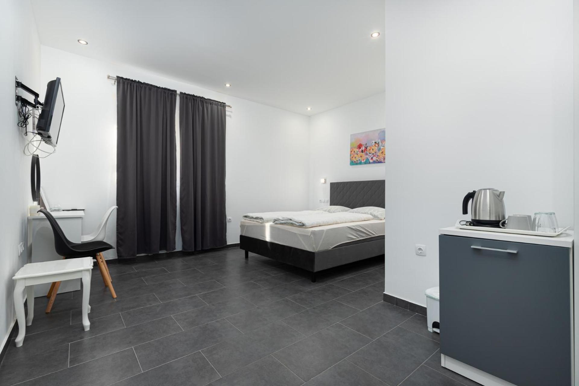 Rooms And Studio Flora โปเรช ภายนอก รูปภาพ