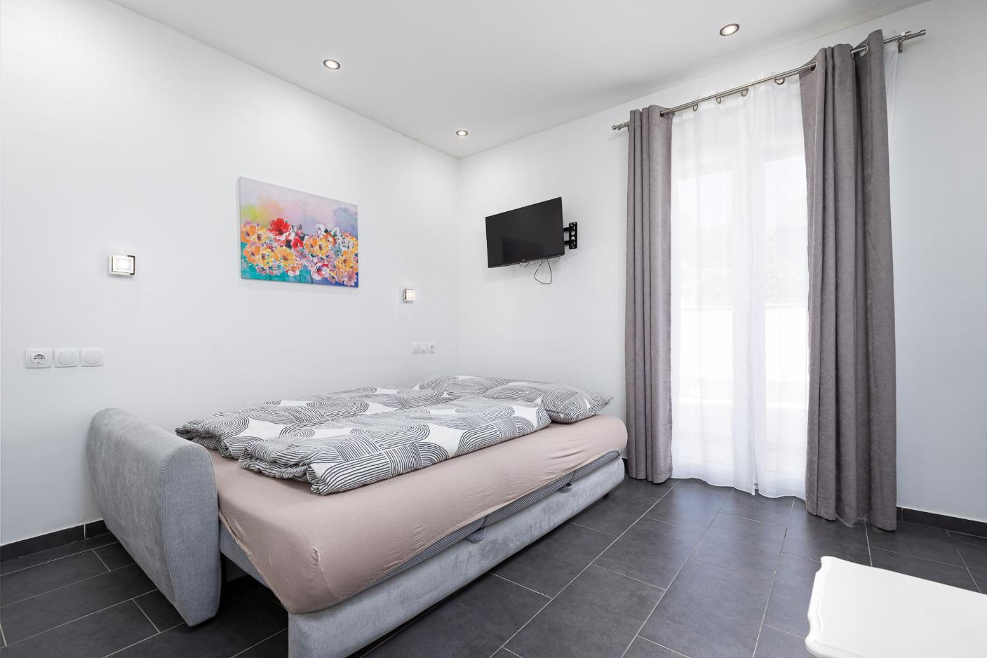 Rooms And Studio Flora โปเรช ภายนอก รูปภาพ