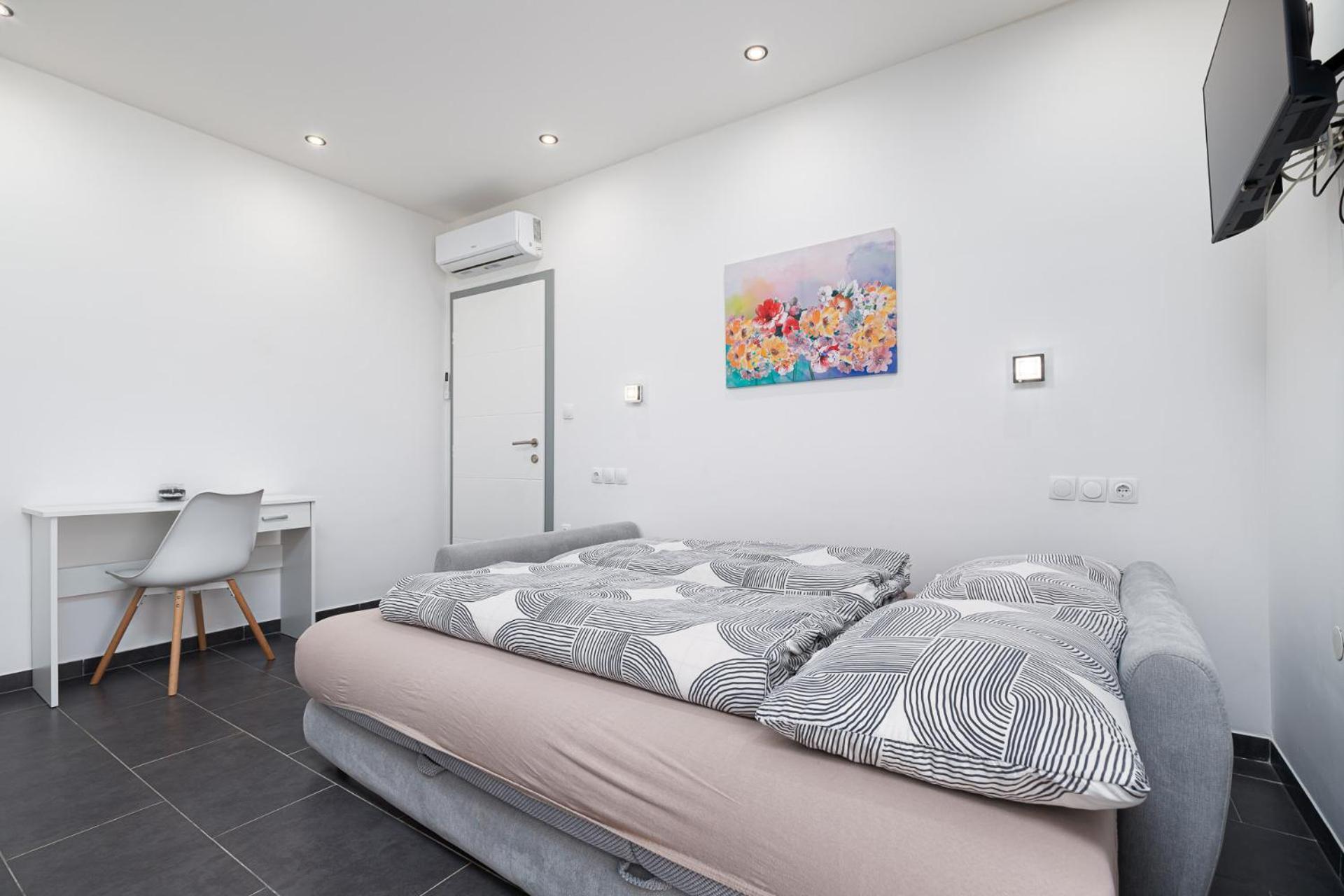 Rooms And Studio Flora โปเรช ภายนอก รูปภาพ